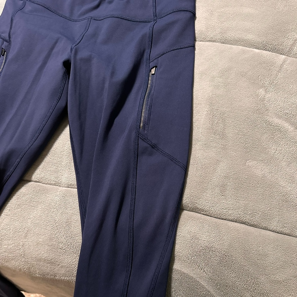 Althleta Leggings Size Medium Small hole pictured
